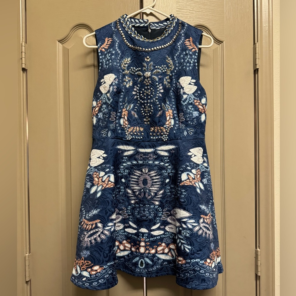 Vici brand (no tag) gorgeous, royal blue cocktail dress with embellishments